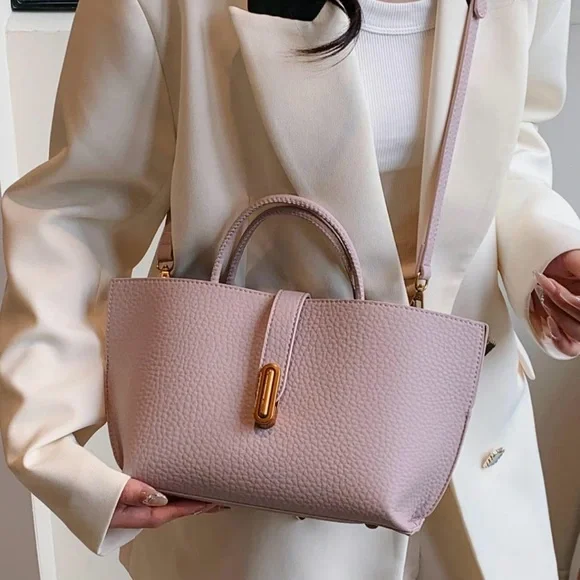 Elegant Baby Pink Handbag - Picture 3 of 9